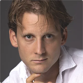 Alejandro Castro, retrato 5