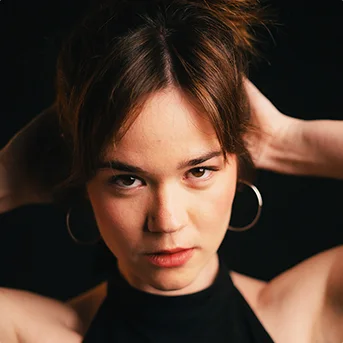 Mia Solá, retrato 3