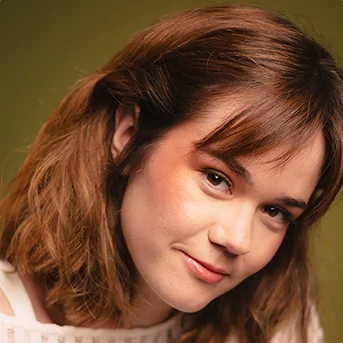 Mia Solá, retrato 4